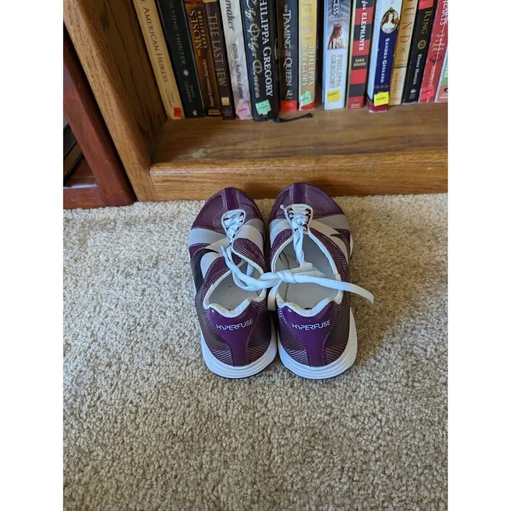 NIKE nwob sample women's golf shoes purple and white sz 7 spiked